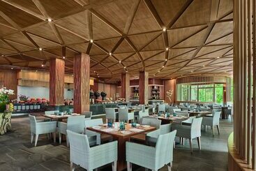 Splash Beach Resort, Maikhao Phuket   Sha Extra Plus