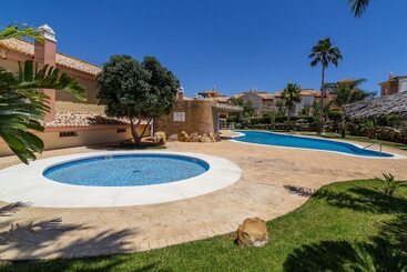 Zahara Sol Villas Y Apartamentos By Qhotels