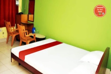 هتل Goroomgo Marine Blue Swimming Pool Digha