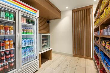هتل Holiday Inn Express & Suites   Ukiah, An Ihg