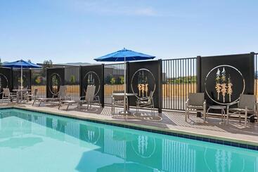 هتل Holiday Inn Express & Suites   Ukiah, An Ihg