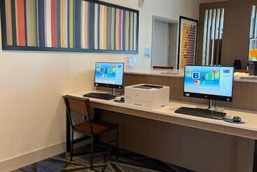 هتل Holiday Inn Express & Suites   Ukiah, An Ihg