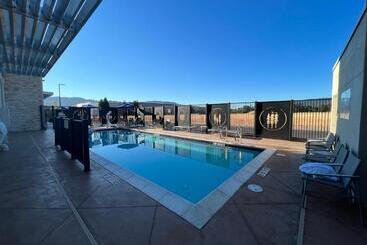 هتل Holiday Inn Express & Suites   Ukiah, An Ihg