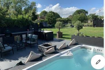 فندق ريفى Immaculate 6bed House Chichester Goodwood Pool