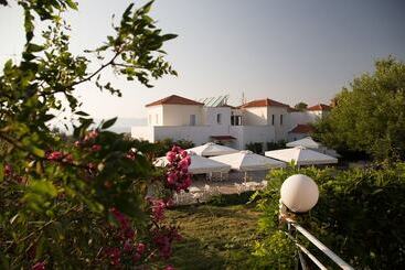 Akti Hotel & Apartments