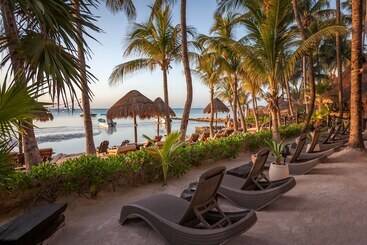 Beachfront Hotel La Palapa   Adults Only