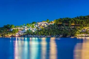 هتل Adrina Beach