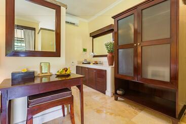 هتل Anini Raka Resort & Spa