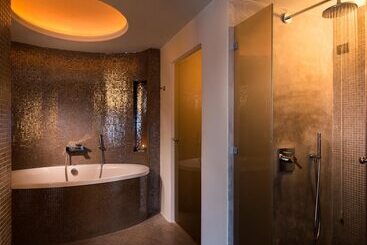 هتل Avaton Resort And Spa