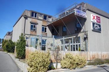 هتل Base Backpackers Wanaka  Hostel