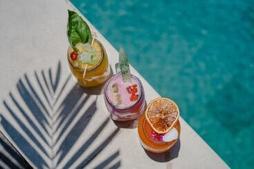 هتل Batu Karang Lembongan Resort & Spa