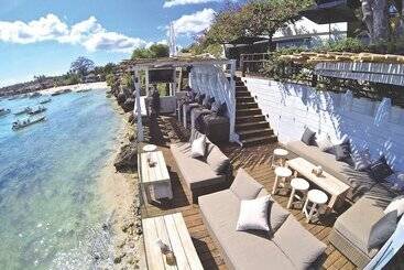 هتل Batu Karang Lembongan Resort & Spa