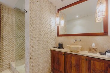 هتل Batu Karang Lembongan Resort & Spa