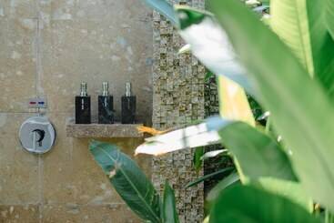 هتل Batu Karang Lembongan Resort & Spa