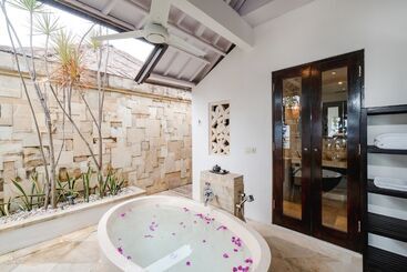 هتل Batu Karang Lembongan Resort & Spa