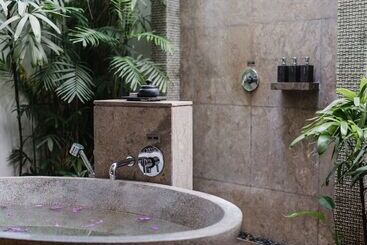 هتل Batu Karang Lembongan Resort & Spa