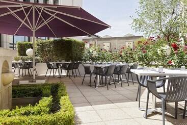 هتل B&B Hôtel Paris 17 Batignolles