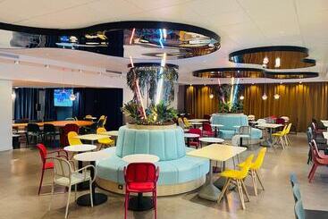هتل B&B Hôtel Paris 17 Batignolles