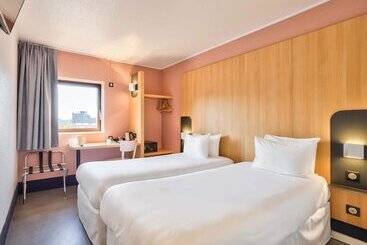 هتل B&B Hôtel Paris 17 Batignolles