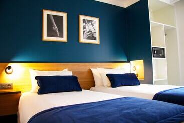 هتل B&B Hôtel Paris 17 Batignolles