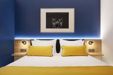 هتل B&B Hôtel Paris 17 Batignolles