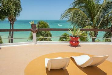 Beachfront Hotel La Palapa   Adults Only