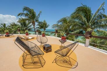 Beachfront Hotel La Palapa   Adults Only