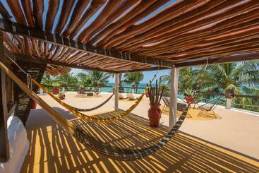 Beachfront Hotel La Palapa   Adults Only