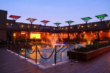 هتل Country Inn & Suites By Radisson, Sahibabad