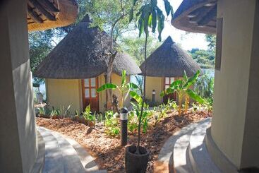 هتل Divava Okavango Resort & Spa