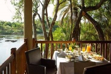 هتل Divava Okavango Resort & Spa