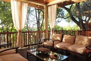 هتل Divava Okavango Resort & Spa