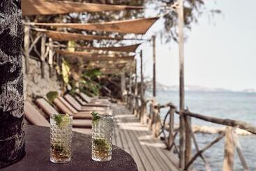 Gloria Maris Hotel Suites And Villa