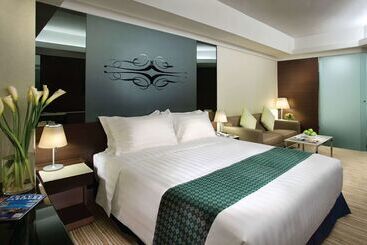 هتل Harbour Plaza 8 Degrees