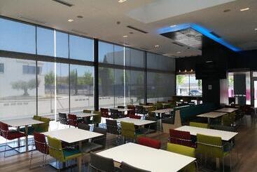 هتل Holiday Inn Express Madrid Leganes, An Ihg