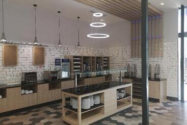 هتل Holiday Inn Express Madrid Leganes, An Ihg