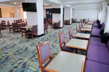 هتل Holiday Inn Express & Suites Toluca Zona Aeropuerto, An Ihg