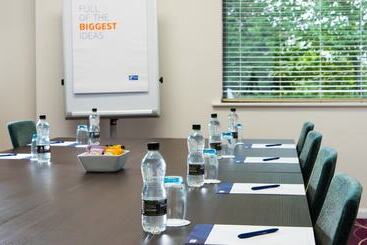 هتل Holiday Inn Express Tamworth By Ihg