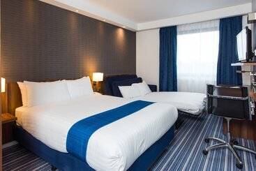 هتل Holiday Inn Express Tamworth By Ihg