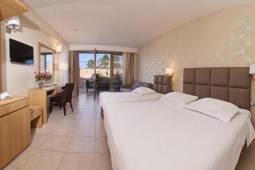هتل Ionian Emerald Resort
