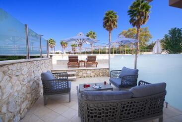 هتل Ionian Emerald Resort