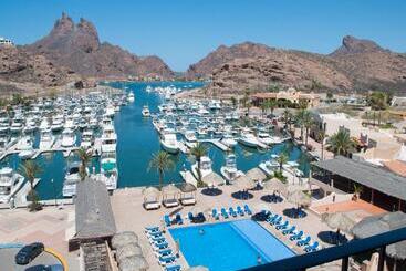 Marinaterra Hotel & Spa