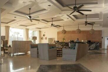Marinaterra Hotel & Spa