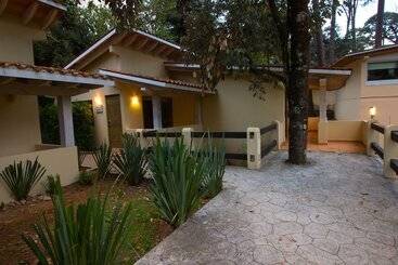 هتل Mision Grand Valle De Bravo