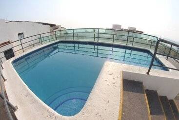هتل Portonovo Plaza Malecon