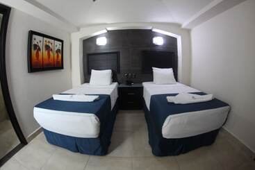 هتل Portonovo Plaza Malecon