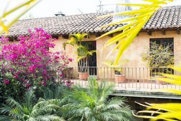 هتل Posada De Los Leones