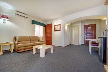 هتل Quality Inn Aguascalientes