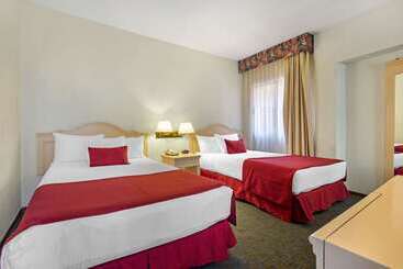 هتل Quality Inn Aguascalientes