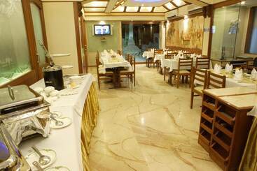 هتل Regal Enclave